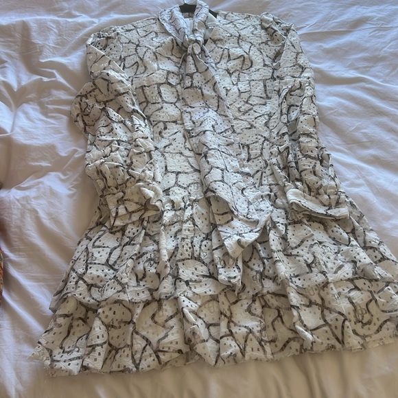 AVANTLOOK SLEEVE PRINTED LACE MINIDRESS IN WHITE BLACK - Picture 9 of 10